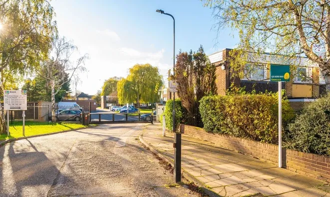 Недвижимость Oman Avenue, Gladstone Park: 3
