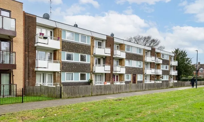 Недвижимость Oman Avenue, Gladstone Park: 4