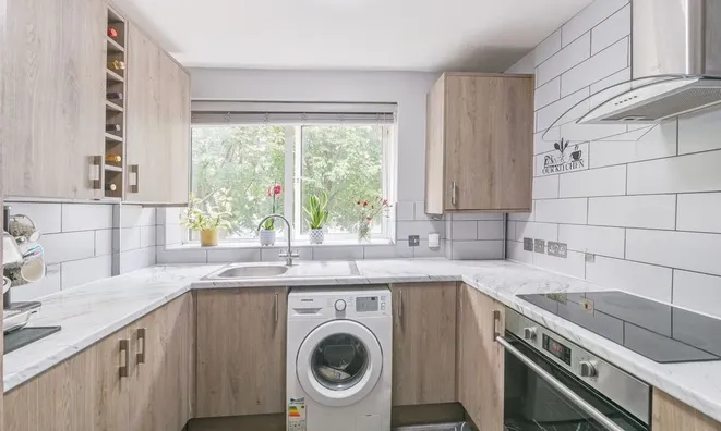 Недвижимость Elias Place, Oval: 7
