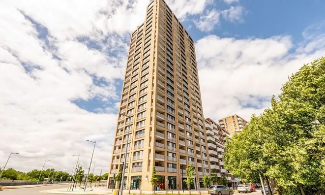 Недвижимость Lakeside Drive, Park Royal: 4