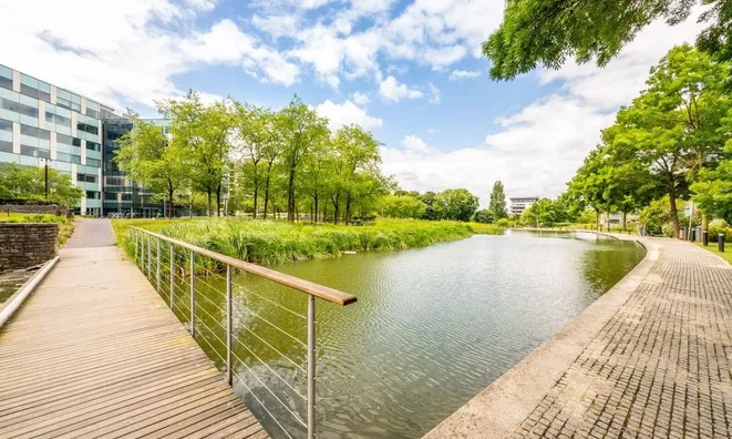 Недвижимость Lakeside Drive, Park Royal: 6