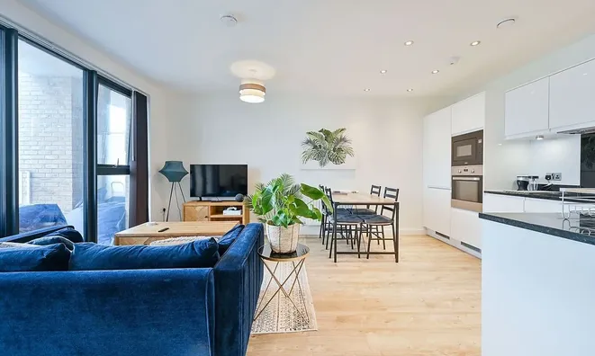 Недвижимость Lakeside Drive, Park Royal: 7