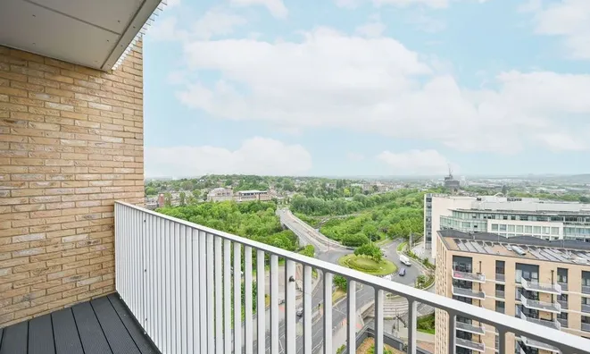 Недвижимость Lakeside Drive, Park Royal: 12