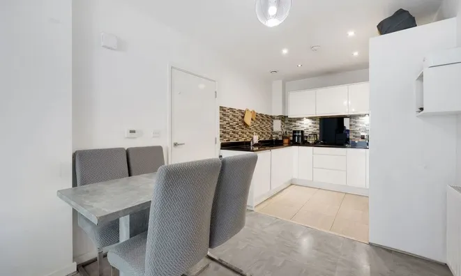 Недвижимость Woodley Crescent, Coleby House: 9