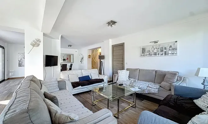 Недвижимость Villa Petit Juas: 2