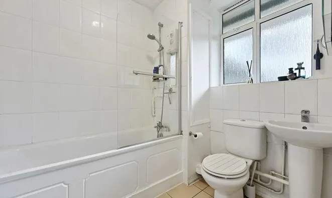 Недвижимость Bromyard Avenue, Acton: 2