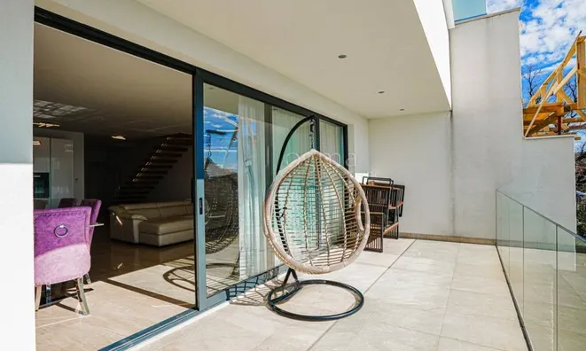 Недвижимость Семейный дом 250 м², Опатия: 6