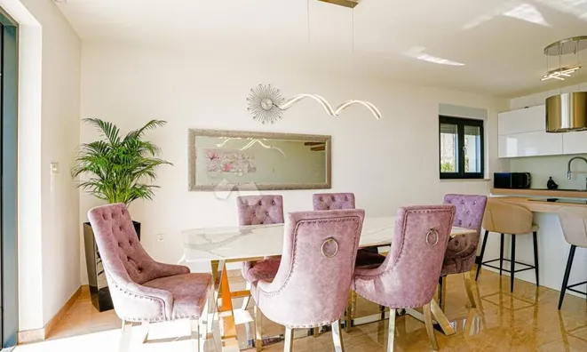 Недвижимость Семейный дом 250 м², Опатия: 14