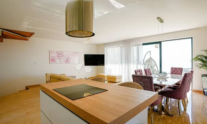 Недвижимость Семейный дом 250 м², Опатия: 16