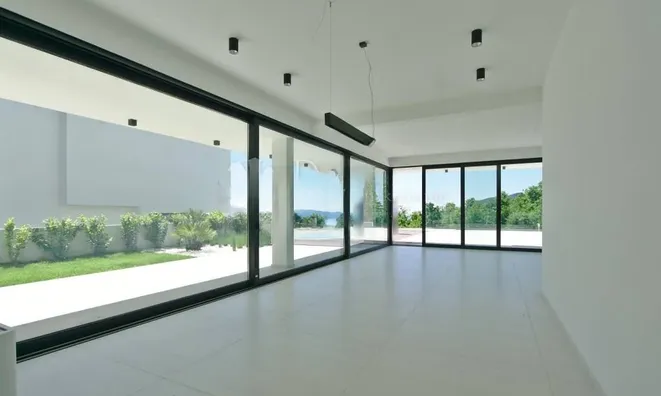 Недвижимость Новый дом 300 м² в центре: 18
