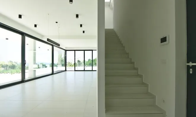 Недвижимость Новый дом 300 м² в центре: 20