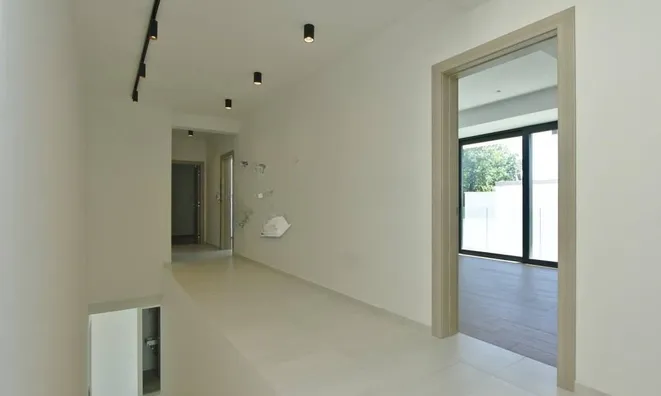 Недвижимость Новый дом 300 м² в центре: 23