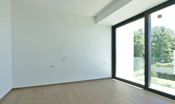 Недвижимость Новый дом 300 м² в центре: 24