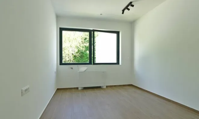 Недвижимость Новый дом 300 м² в центре: 25