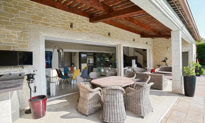 Недвижимость Villa Croix des Gardes: 10