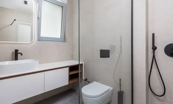 Недвижимость Трехкомнатная квартира в центре: 17