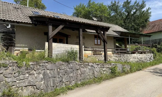 Недвижимость Дом, Боршт при Двору: 8