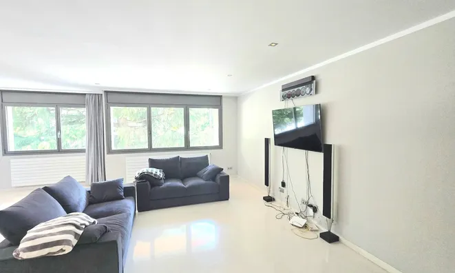 Недвижимость Central apartment in Escaldes with three bedrooms, two parking spaces and storage: 4