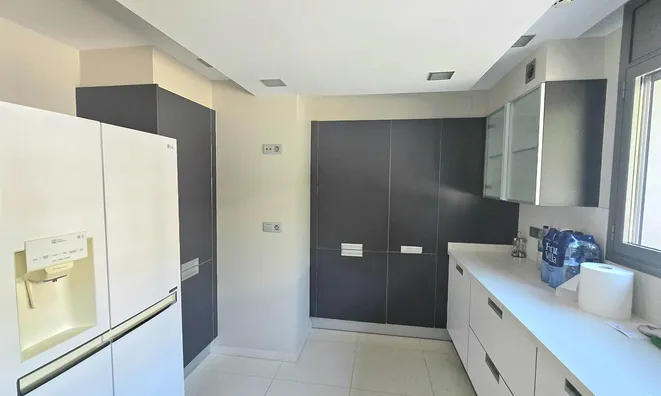 Недвижимость Central apartment in Escaldes with three bedrooms, two parking spaces and storage: 5