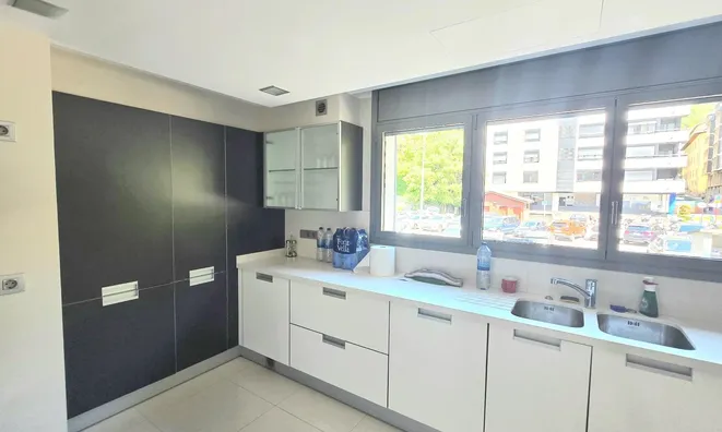 Недвижимость Central apartment in Escaldes with three bedrooms, two parking spaces and storage: 6