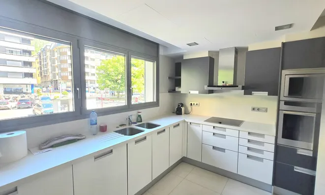 Недвижимость Central apartment in Escaldes with three bedrooms, two parking spaces and storage: 7