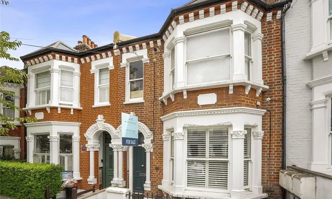 Недвижимость Kelmscott Road: 4