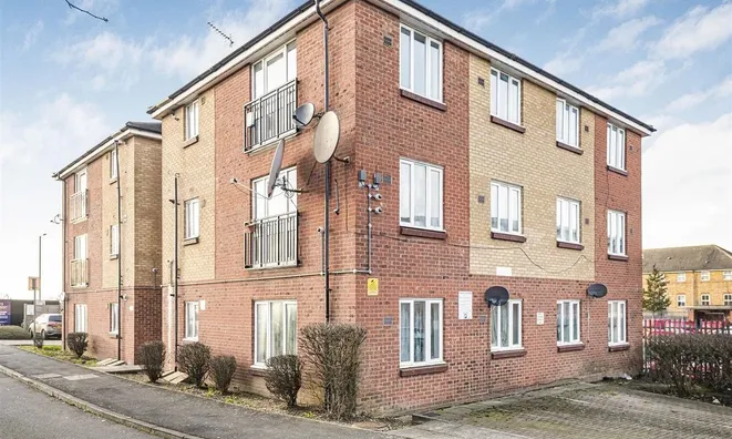 Недвижимость Sandifer Drive, Cricklewood: 8