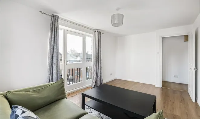 Недвижимость Sandifer Drive, Cricklewood: 9