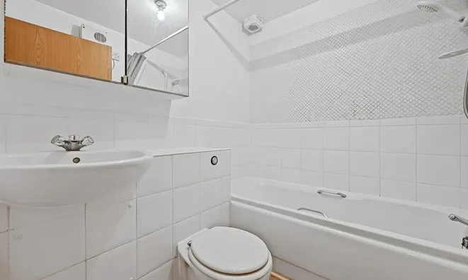 Недвижимость Windmill Drive, Cricklewood: 2