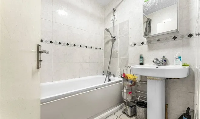 Недвижимость De Beauvoir Estate: 1