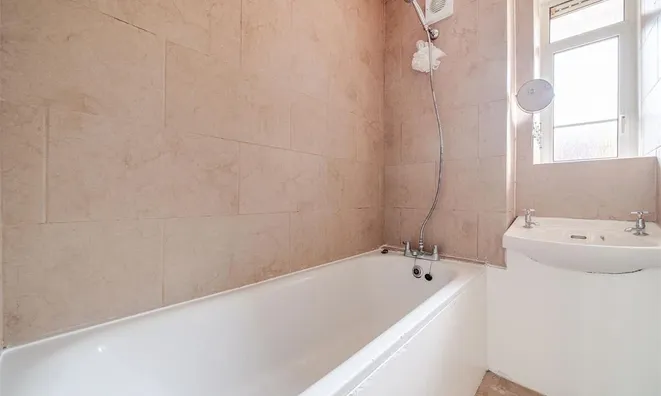 Недвижимость White City Estate: 9
