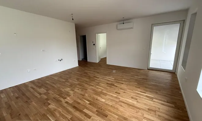Недвижимость Apartment, 3 rooms, Vich: 6