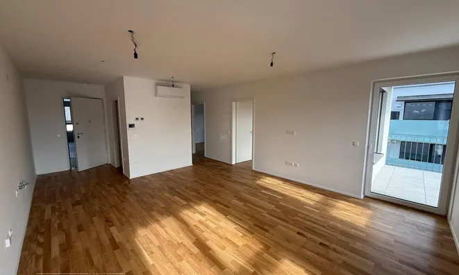 Недвижимость Apartment, 3 rooms, Vich: 9