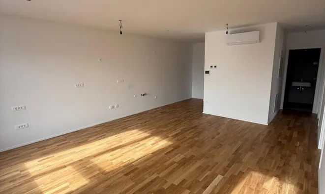 Недвижимость Apartment, 3 rooms, Vich: 10