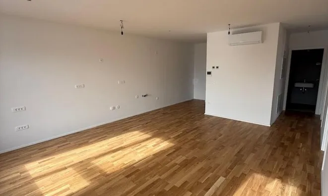 Недвижимость Apartment, 3 rooms, Vich: 13