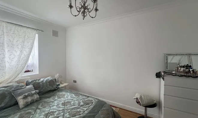 Недвижимость Vallance Road: 6
