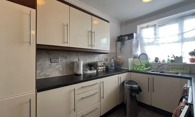 Недвижимость Vallance Road: 20