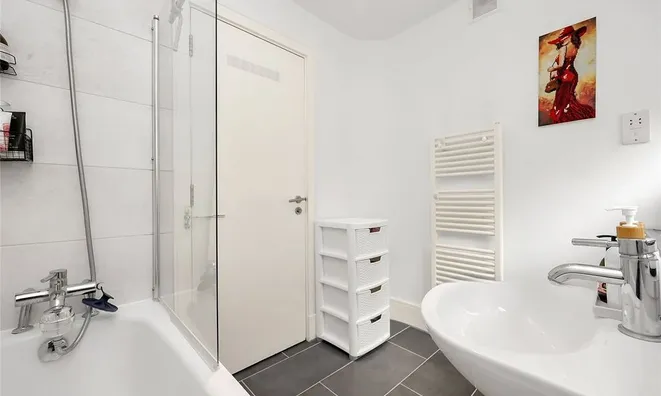 Недвижимость Henriques Street: 23