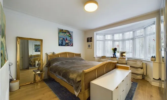 Недвижимость Coles Green Road: 28