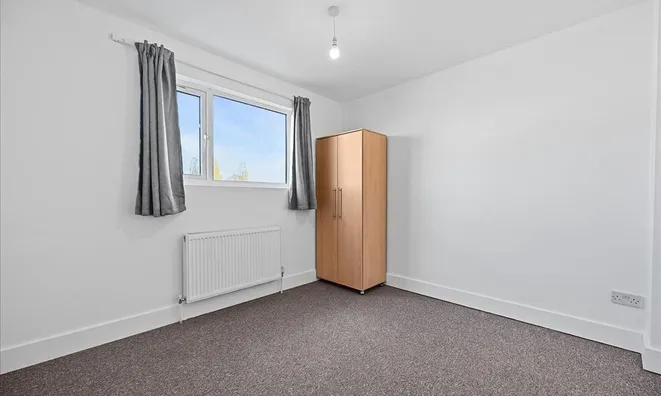 Недвижимость Neasden Lane North: 2