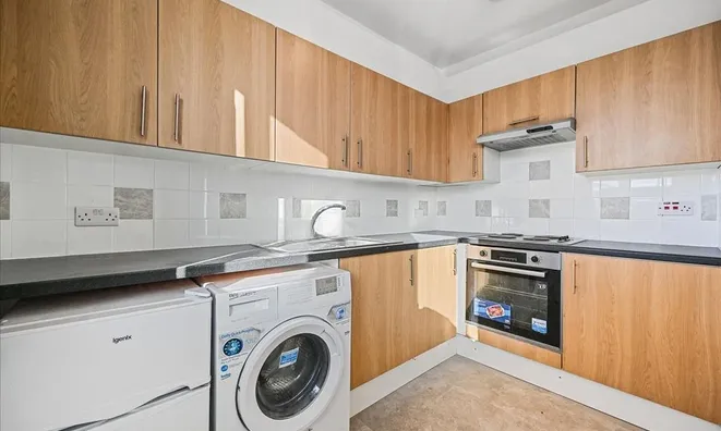 Недвижимость Neasden Lane North: 8