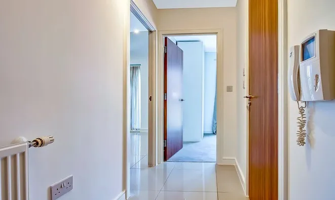 Недвижимость Tawny Court, 2 Shearwater Drive, Colindale: 2
