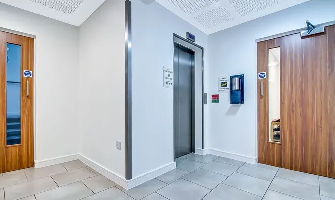 Недвижимость Tawny Court, 2 Shearwater Drive, Colindale: 4