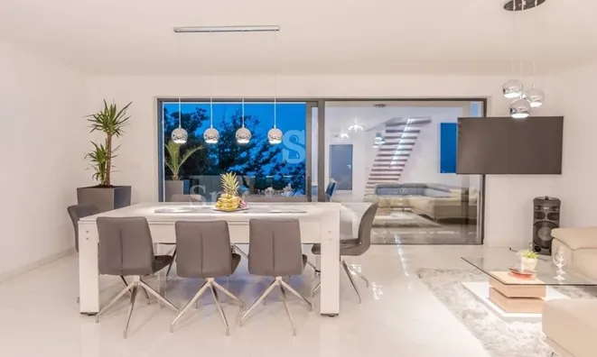 Недвижимость Семейный дом 250 м² в центре: 25