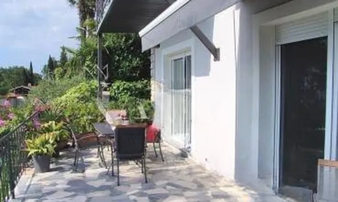 Недвижимость Трехкомнатная квартира в центре: 1