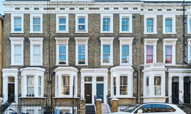 Недвижимость Finborough Road: 12