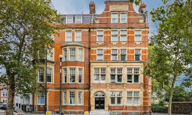 Недвижимость Riverpark Court, Embankment Gardens: 3