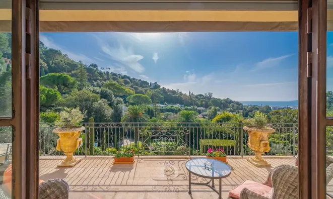 Недвижимость Property Type: Villa  
Location: Cannes, Californie: 3