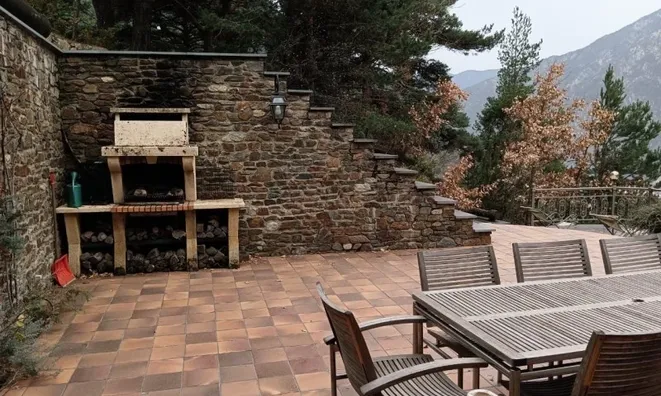 Недвижимость Impressive chalet on Carretera de la Comella: 46
