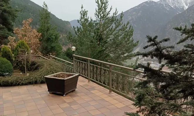 Недвижимость Impressive chalet on Carretera de la Comella: 48